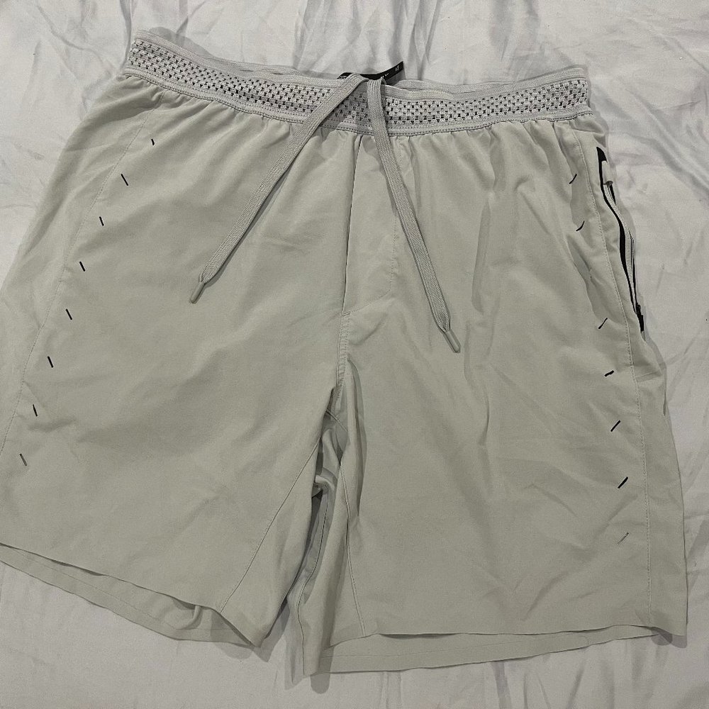 Ten Thousand Session Short 7" w/ Liner - Light Grey - Size M